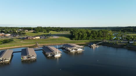 Bootsanlegestellen-Der-Clarksville-Marina-Im-Liberty-Park