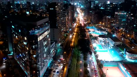 Luftaufnahmen-Bei-Nacht-Mit-Drohne,-Hyperlapse-Auf-Der-Villena-Brücke-In-Miraflores,-Lima,-Peru