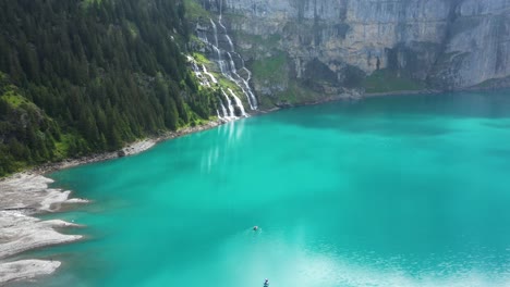 Una-Vista-Impresionante-En-Medio-De-Los-Alpes-Suizos.