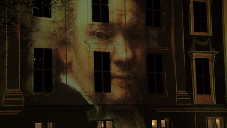 Light-show-of-Rembrandt-portrait-appearing-on-the-Mauritshuis-building-during-night