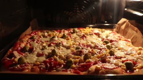 Pizza-Backen-Im-Ofen-Im-Zeitraffer