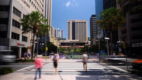 Brisbane-City-Timlapse-as-people-and-traffic-pass-by