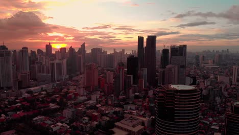 Skyline-Sunset-view-from-Rockwell-on-Poblacion,-Makati