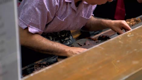 italian-cigars-makers-in-little-italy,-new-york-city