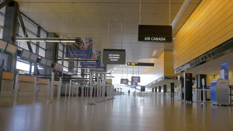 Hall-of-the-SeaTac-international-airport-empty-because-of-the-coronavirus-outbreak