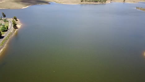 Reverse-and-rising-drone-flight-of-the-Lauriston-Reservoir-in-central-Victoria,-Australia