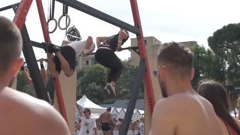 Detalles-De-Los-Anillos-De-Gimnasia-Antes-De-Una-Competición-De-Crossfit