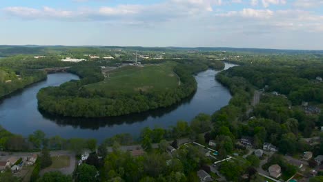 Aerial-tilt-down-shot-of-the-meanders-of-Merrimack-river-in-Haverhill