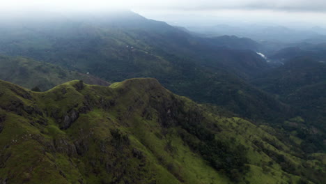 Luftaufnahme:-Drohne-Sri-Lanka-Little-Adams-Peak