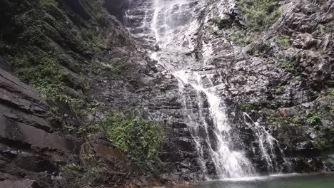 Toma-Desde-La-Cascada-De-Temurun-En-Langkawi-Sin-Gente