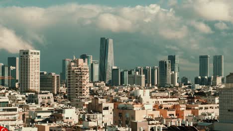 Eine-Zeitrafferaufnahme-Von-Gebäuden-In-Der-Innenstadt-Von-Tel-Aviv,-Israel