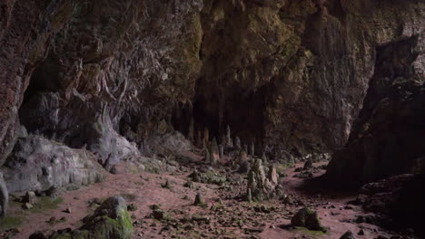 La-Gran-Entrada-A-La-Gigantesca-Cueva-Mítica-De-Marmaris-Llamada-Nimara.