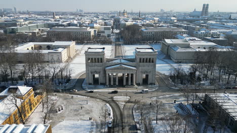 Drone-Flight-In-Winter-Over-Munich\'s-Oldtown,-Königsplatz