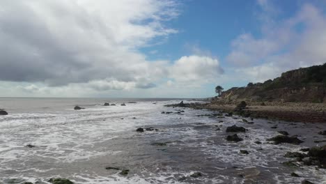 Coastline-with-waves-in-Malibu,-California