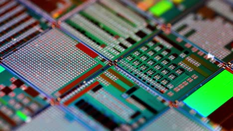 Primer-Plano-De-Oblea-Semiconductora-De-Silicio.-En-Electrónica,-Una-Oblea,-También-Llamada-Rebanada-O-Sustrato,-Es-Una-Rebanada-Delgada-De-Semiconductor,-Un-Silicio-Cristalino,-Que-Se-Utiliza-Para-La-Fabricación-De-Circuitos-Integrados.