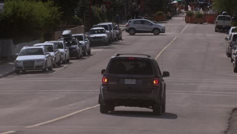 Cars-in-a-busy-street