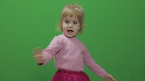 Feliz-Niña-De-Tres-Años.-Lindo-Niño-Rubio.-Bailar-Y-Hacer-Muecas