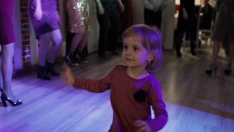 Little-child-dance-in-the-patry.-Feel-happy,-smiling.-Girl-having-fun-on-disco