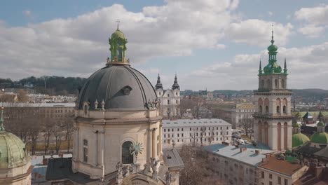 Ciudad-Aérea-Lviv,-Ucrania.-Ciudad-Europea.-Zonas-Populares-De-La-Ciudad.-Dominicano