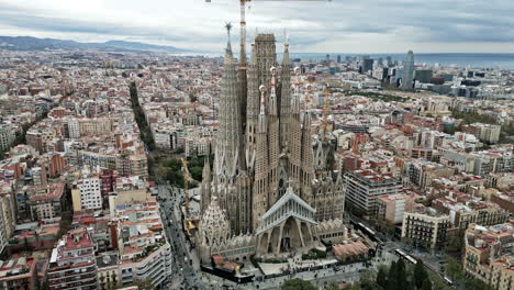 Drone-flight-over-Barcelona,-Spain,-La-Sagrada-Familia