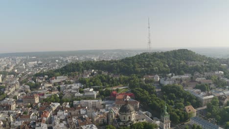 Luftaufnahme-Der-Europäischen-Stadt-Lemberg,-Ukraine,-Flug-über-Dem-Beliebten-Alten-Teil-Der-Altstadt