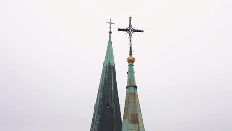 Vista-Aérea-De-La-Histórica-Iglesia-De-Los-Santos-Olga-Y-Elizabeth,-Antiguo-Templo-Gótico-En-La-Ciudad-De-Lviv,-Ucrania