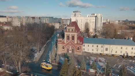 Luftaufnahme-Der-Ukrainischen-Katholischen-Kathedrale-Des-Heiligen-Josaphat,-Lemberg,-Ukraine