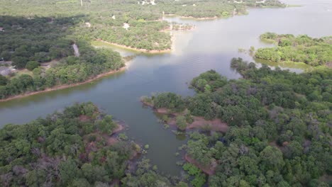 Imágenes-Aéreas-Del-Parque-Sycamore-Bend-En-El-Lago-Lewisville