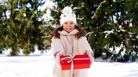 Personaje-De-Niña-Feliz-Con-Animación-De-Caja-De-Regalo.-Vacaciones-De-Invierno-De-Navidad-Y-Año-Nuevo.-Video-Animado.-Imágenes-De-Archivo-De-Estilo-De-Dibujos-Animados-4k.-Sorpresa,-Venta-O-Compra-Navideña,-Recompensa,-Ganador,-Celebración.