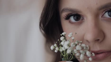 Close-up-of-beautiful-lovely-face-of-bride-girl-looking-at-camera-and-smiling-with-flowers-bouquet