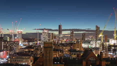 Zeitrafferansicht-Der-Skyline-Von-Manchester-Zur-Blauen-Stunde