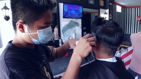 Corte-De-Pelo-En-Localizacion-Asia-Indonesia