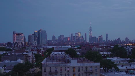 NYC:-Greenpoint-rooftop-view,-of-Williamsburg-developments-and-the-Downtown-Manhattan-Skyline-in-the-distance---Brooklyn,-New-York-City,-USA