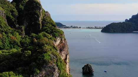 Luftaufnahme-Der-Landschaft-In-Koh-Phi-Phi,-Thailand