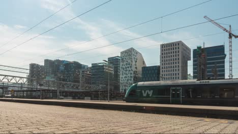 Zeitraffer-Des-Geschäftigen-Osloer-Stadtzentrumsbahnhofs,-Modernes-Utopisches-Stadtleben