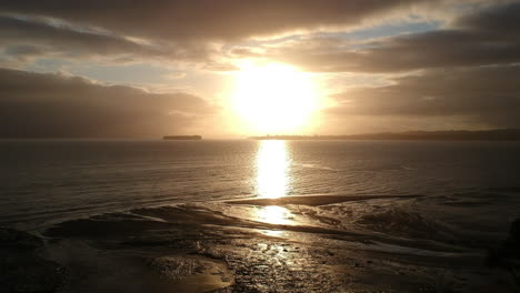 Drohnenaufnahmen-Vom-Flug-In-Richtung-Sonnenaufgang---Howick,-East-Auckland-In-Neuseeland