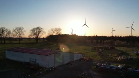 Windturbinenturm,-Generator-Während-Des-Wunderschönen-Sonnenuntergangs