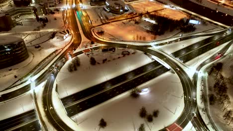 Rotonda-Y-Rascacielos-En-El-Centro-De-La-Ciudad-De-Vilnius-Por-La-Noche