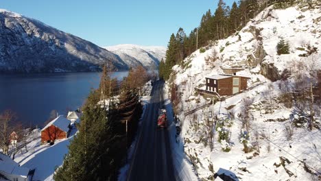 Vista-Aérea-De-La-Autopista-E16-Entre-Bergen-Y-Voss-En-Noruega