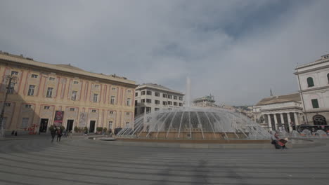 Plaza-De-Génova-Piazza-De-Ferrari-En-Un-Día-Soleado