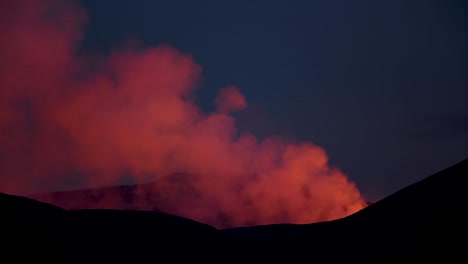 Los-Incendios-Forestales-Aumentan-Las-Fuertes-Emisiones-De-Humo-Provocando-Contaminación-Del-Aire-Durante-La-Noche