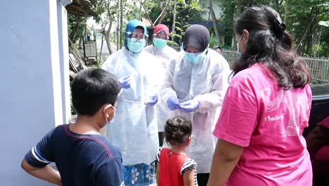 Yogyakarta,-Indonesien---28.-Februar-2021:-Posyandu-Ist-Eine-Wachstums--Und-Gesundheitsüberwachungsaktivität-Für-Kinder-Unter-5-Jahren,-Die-Routinemäßig-Jeden-Monat-Durchgeführt-Wird