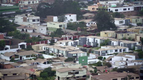 Stadtansicht-Von-Sol-La-Molina-Vergrößert-Auf-Das-Städtische-Leben-Mit-Gebäuden