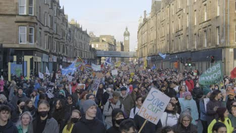 Über-250.000-Menschen-Demonstrieren-Beim-Cop26-Klimaprotest-In-Glasgow