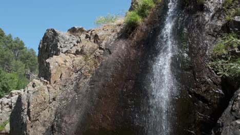 People-in-natural-pool-at-Pego-waterfall,-Penha-Garcia