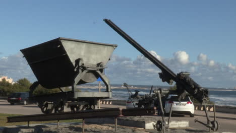 Statue-in-tribute-to-the-coal-miners-of-Cabo-Mondego