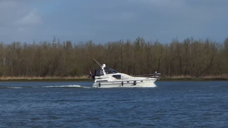 Luxury-motor-yacht-sails-on-the-river