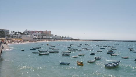 Boats-docked-close-to-the-beach-in-Cadiz,-Spain