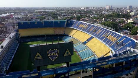 Vista-Aérea-Del-Estadio-De-Fútbol-La-Bombonera-Durante-El-Día-En-Buenos-Aires,-Argentina