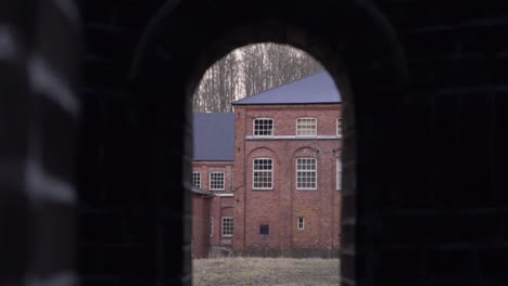 Alte-Fabrikgebäude-In-Einem-Kleinen-Europäischen-Dorf